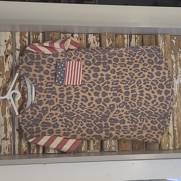 Crazy Train Boutique Leopard Print American Pocket T-Shirt - Picture 1 of 3